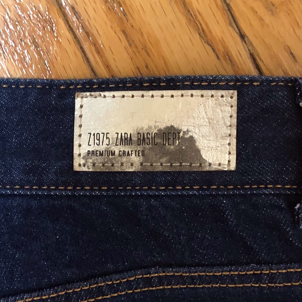 Zara Basic Z1975 Denim with Frayed Hem - Picture 8 of 8